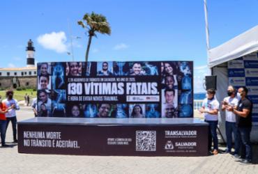 Transalvador instala painel no Farol da Barra com número de mortes no trânsito
