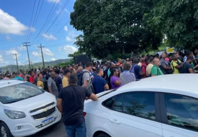 Trabalhadores da Refinaria de Mataripe protestam contra demissões