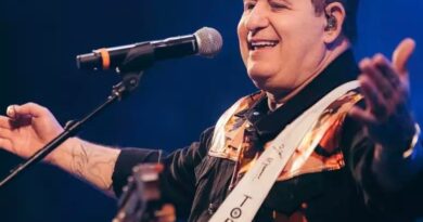 Marrone recebe alta hospitalar após cair de palco durante show