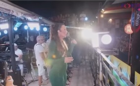 VÍDEO: Ivete Sangalo homenageia Preta Gil e se emociona durante show no Fortal: “Pessoa mais corajosa que conheci”