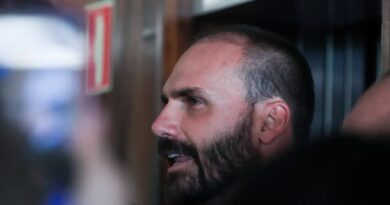 Líderes do PT pedem prisão de Eduardo Bolsonaro ao STF