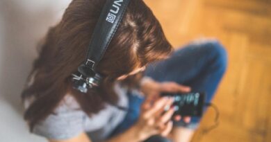 Para caber no story: Estudos indicam que músicas ficaram mais curtas nas últimas décadas, com tempo médio de 2 minutos