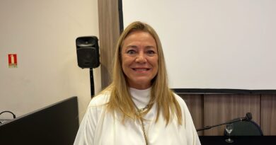 Deputada Fabíola Mansur celebra entrega título de cidadão baiano a ministro do STF, Flávio Dino