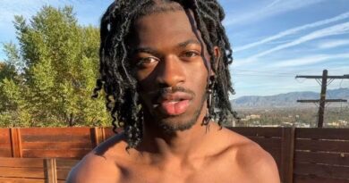 Rapper Lil Nas X deixa prisão após pagar quase R$ 500 mil de fiança