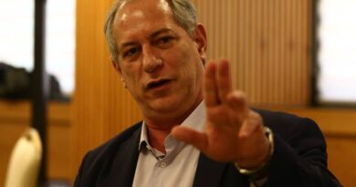 Ciro Gomes vai a evento que confirma aliança entre União e PP e critica Lula