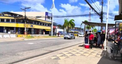 Moradores de Itapuã cobram instalação de abrigo em ponto de ônibus demolido há mais de 8 meses  