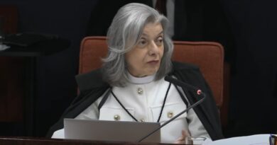 Cármen Lúcia vota procedente pela condenação de Bolsonaro e outros réus na trama golpista