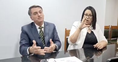 TRF4 julga Bolsonaro por racismo; ex-presidente comparou cabelo de apoiador a ‘criatório de barata’