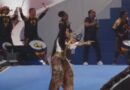 VÍDEO: Prestes a lançar era no reggae, IZA leva Olodum para show no The Town