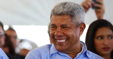 Jerônimo sanciona lei estadual que reformula carreiras e reajusta remunerações do serviço público baiano
