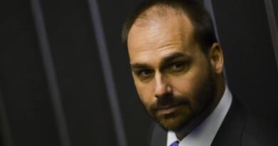 PGR denuncia Eduardo Bolsonaro e Paulo Figueiredo por coação em processo criminal