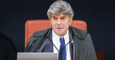 Fux confirma voto contrário a condenação de Bolsonaro e outros 7 na trama golpista e placar no STF vai a 2 x 1
