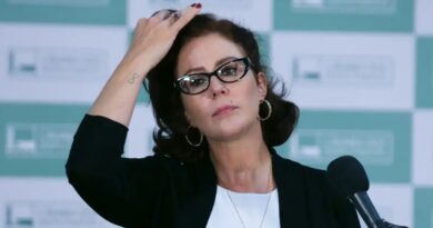 Alexandre de Moraes determina desbloqueio de perfis de Zambelli e familiares nas redes