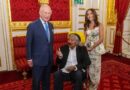 Anitta se encontra com Rei Charles III em Londres para conversa sobre preservação ambiental