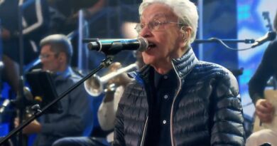 Caetano Veloso fala sobre diversidade religiosa na família, exalta filho evangélico e declara: “Eu sou filho de santo”