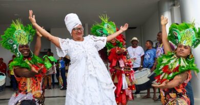 Governo da Bahia lança edital Ouro Negro de R$ 620 mil para blocos afros e homenageia Nilton Rasta em Feira de Santana