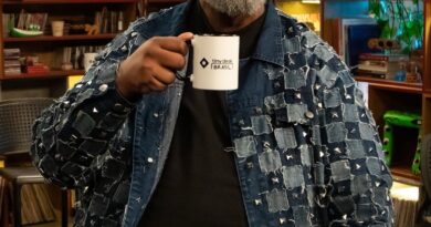 Péricles agradece carinho de fãs após participação no Tiny Desk Brasil