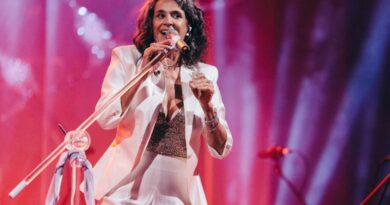 Há 30 anos, Simone entrava para a história com o hit que dá o tom do Natal dos brasileiros… e o que você fez?