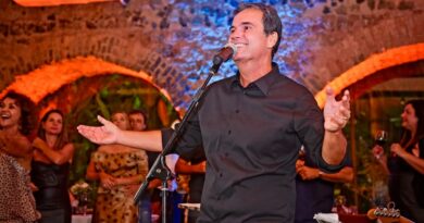 Ricardo Chaves apresenta show especial de Natal no Restaurante Amado