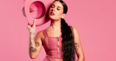 Ana Castela investe em linha de maquiagem e lança primeira coleção; confira