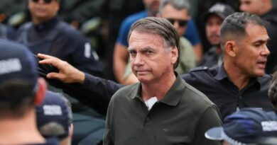 Bolsonaro recorre ao STF para anular trânsito em julgado e restabelecer voto absolutório de Fux