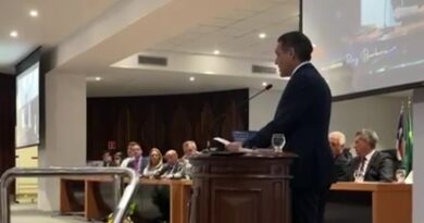 Ministro Kássio Nunes Marques exalta legado de Ruy Barbosa e trajetória de Joaci Góes durante cerimônia no TJ-BA