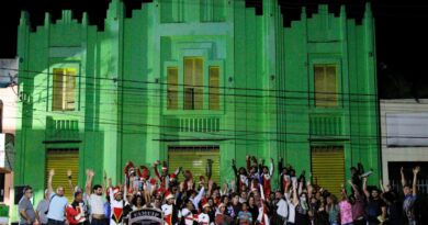 Apenas 5,5% dos municípios baianos têm complexos de cinemas e produtores relatam dificuldades: “Salas continuam vazias”