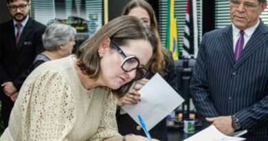 Juíza com salário superior a R$ 50 mil conclui curso de Medicina em período integral e é alvo de investigação