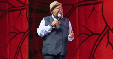 Ingressos para show em homenagem a 50 anos de carreira de Jorge Aragão em SSA esgotam em menos de 2 minutos