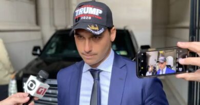 Moraes vota para receber denúncia e tornar Eduardo Bolsonaro réu por tentar coagir o STF