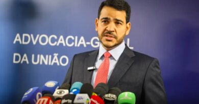 Lula indica ministro da AGU Jorge Messias para vaga de Barroso No STF