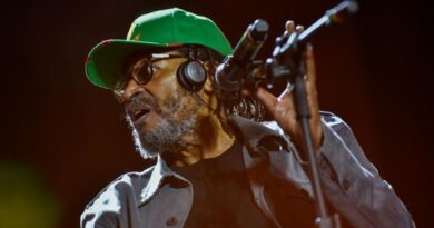 VÍDEO: Após show lotado no Festival Virada Salvador, Edson Gomes rebate rumores sobre fim de carreira