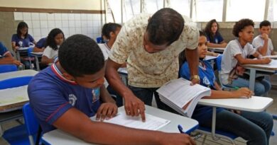 Governo do estado e sindicato assinam acordo para cumprimento do Piso Nacional do Magistério a partir de 2026