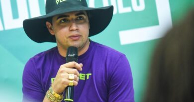 VÍDEO: Natanzinho Lima revela problema de audição e diz que mantém agenda por respeito ao público