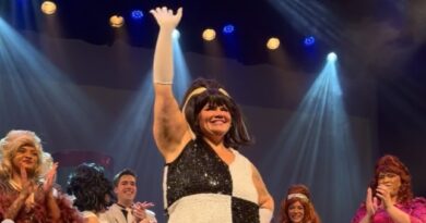 Emocionada, Thais Carla desabafa sobre desafios após estreia no teatro