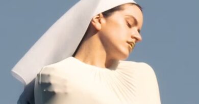 Após passagem pelo Brasil para divulgar novo álbum, Rosalía anuncia show no Rio de Janeiro