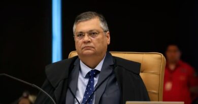 Dino determina divulgação de CPF de servidores pagos por emendas da saúde
