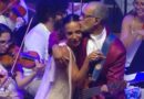 VÍDEO: Ivete Sangalo chora durante apresentação em Salvador e é consolada por músico