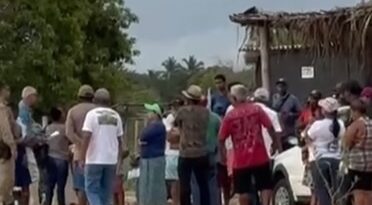 Polícia faz reintegração de posse em loteamento no Extremo Sul da Bahia