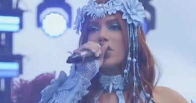 Anitta interrompe apresentação e ‘amaldiçoa’ ladrões em show: “Eu não tenho pena”