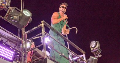 “Tudo acontecendo de forma rápida”: Lincoln Senna celebra sucesso nos anos de Parangolé