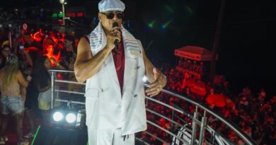 Xanddy Harmonia inicia Melhor Segunda-Feira do Mundo com tributo a Riachão: “O samba nos trouxe até aqui”