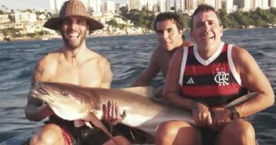 Após desfile no Coruja, André Marques curte final de semana com Daniel Cady e Marcelo Sangalo na Bahia