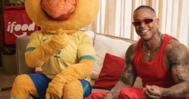 Léo Santana é anunciado como embaixador da campanha de Carnaval 2026 do iFood