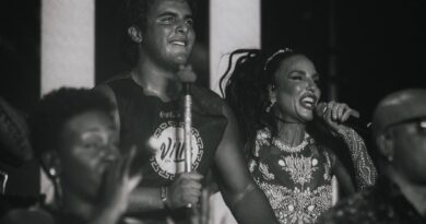 VÍDEO: Famosos curtem show de Ivete no Camarote Villa; Marcelo Sangalo sobe ao palco para tocar com a mãe