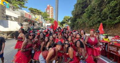 Tradição! Grupos de amigos se reúnem em bloquinhos para curtir Furdunço