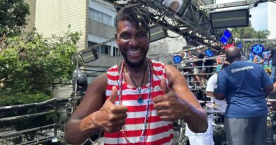 Em última apresentação do É o Tchan no Campo Grande, Beto Jamaica fala sobre a importância do samba