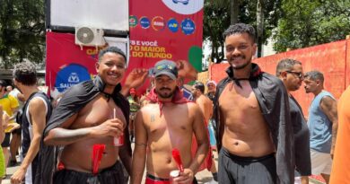 Fãs de Ivete Sangalo se fantasiam de “vampirinhos” para pipoca da cantora: “Queremos ver mainha”