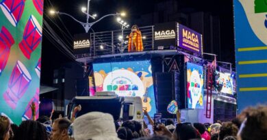 VÍDEO: Resistência! Margareth Menezes supera problema com trio e “Faraó” reverbera no Campo Grande