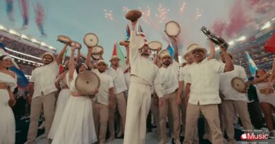 Bad Bunny faz história com show no intervalo do Super Bowl e recebe crítica de Trump: “Terrível”